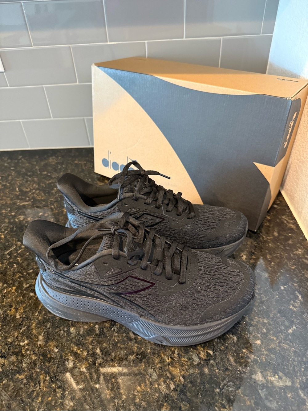 Diadora ddattivo Nucleo 2 women’s running shoes black on black